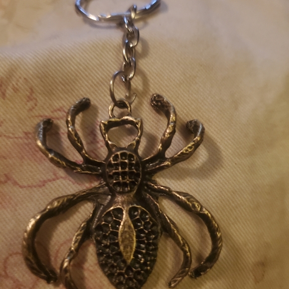Spider necklace  and keychain - Picture 2 of 3